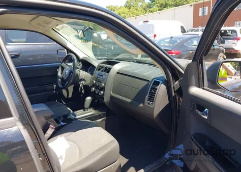 2010 Mazda Tribute I Sport из США, поврежденный, VIN 4F2CY9C79AKM00051